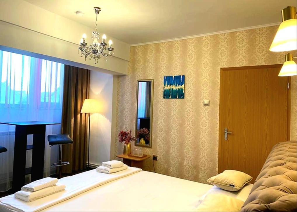 Casa Topazz Тыргу-Жиу Экстерьер фото
